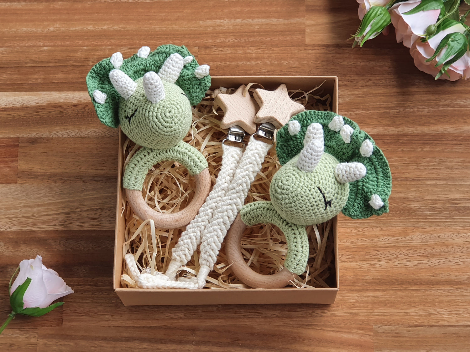 Twin Baby Gift Box / Baby Gift Box, Dinosaur Rattle, Crochet Triceratops Rattle, Macramé pacifier chain