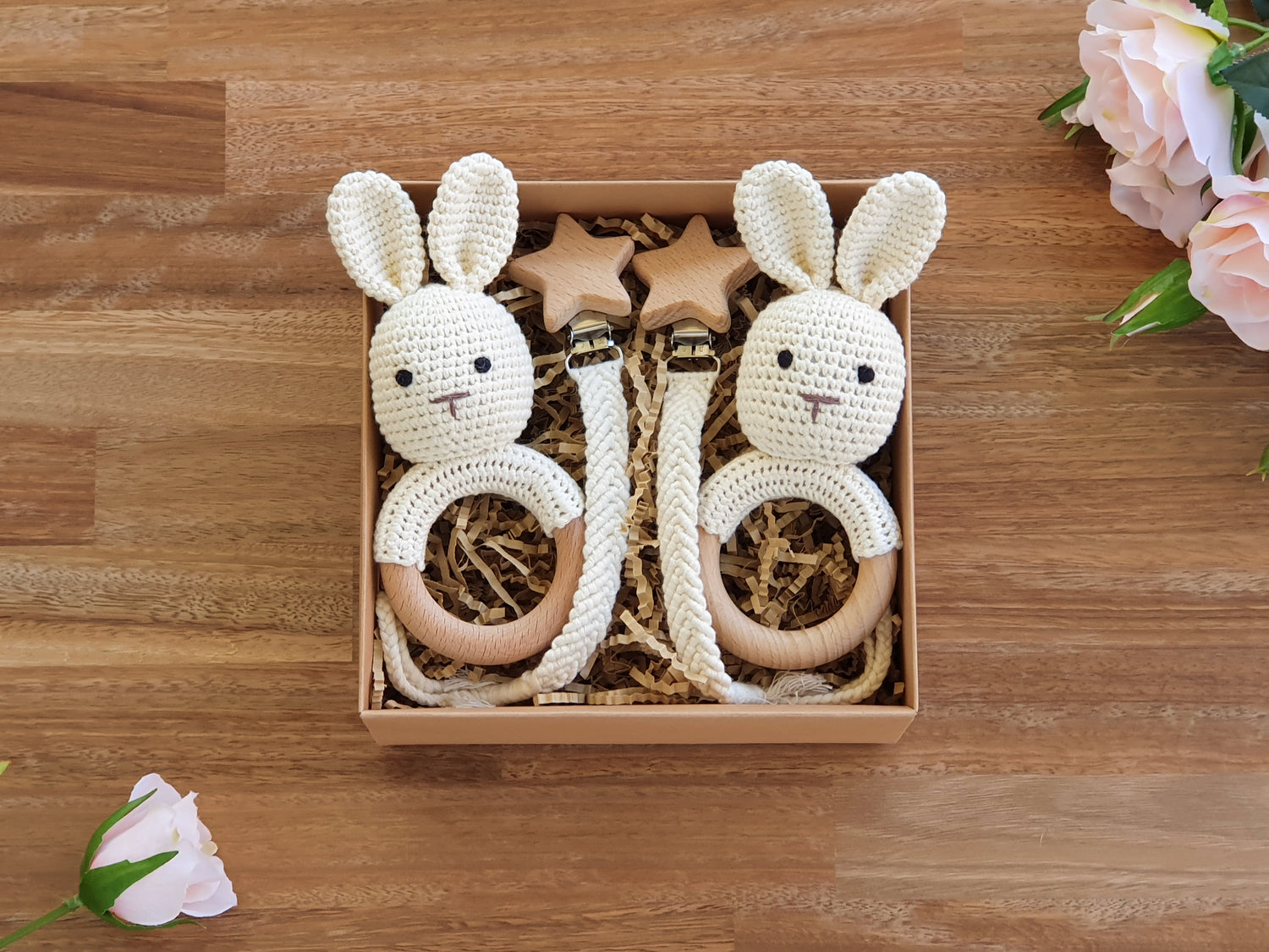 Twin Rabbit wit macrame pacifier beige